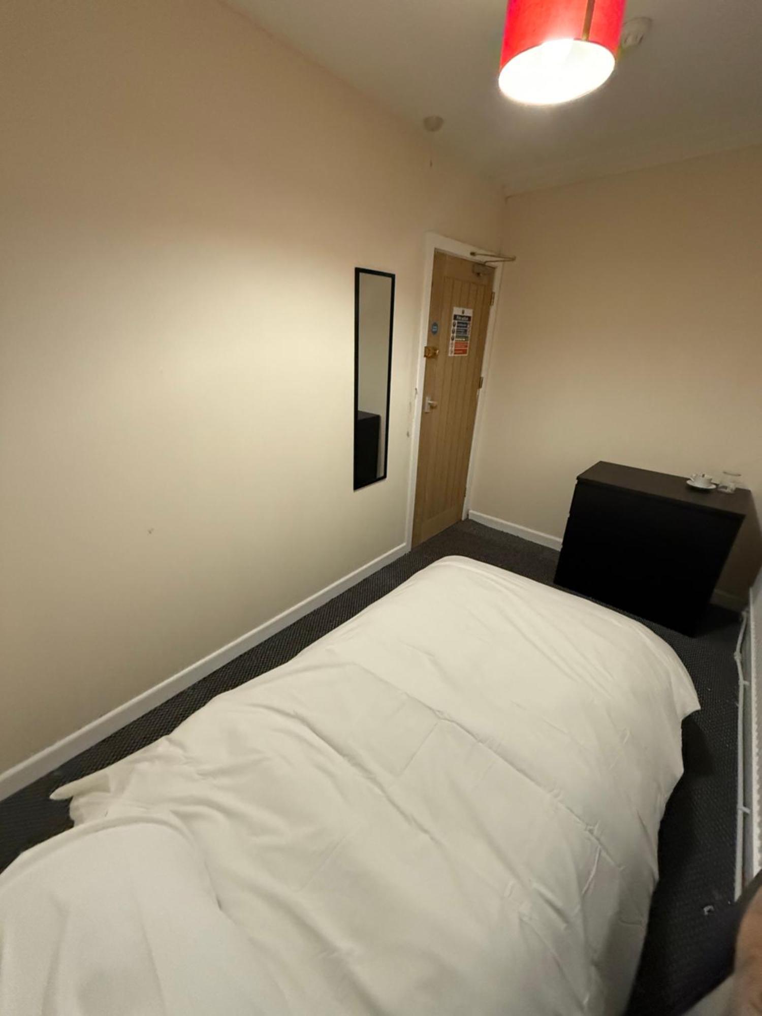 The Phoenix Inn Newport  Dış mekan fotoğraf