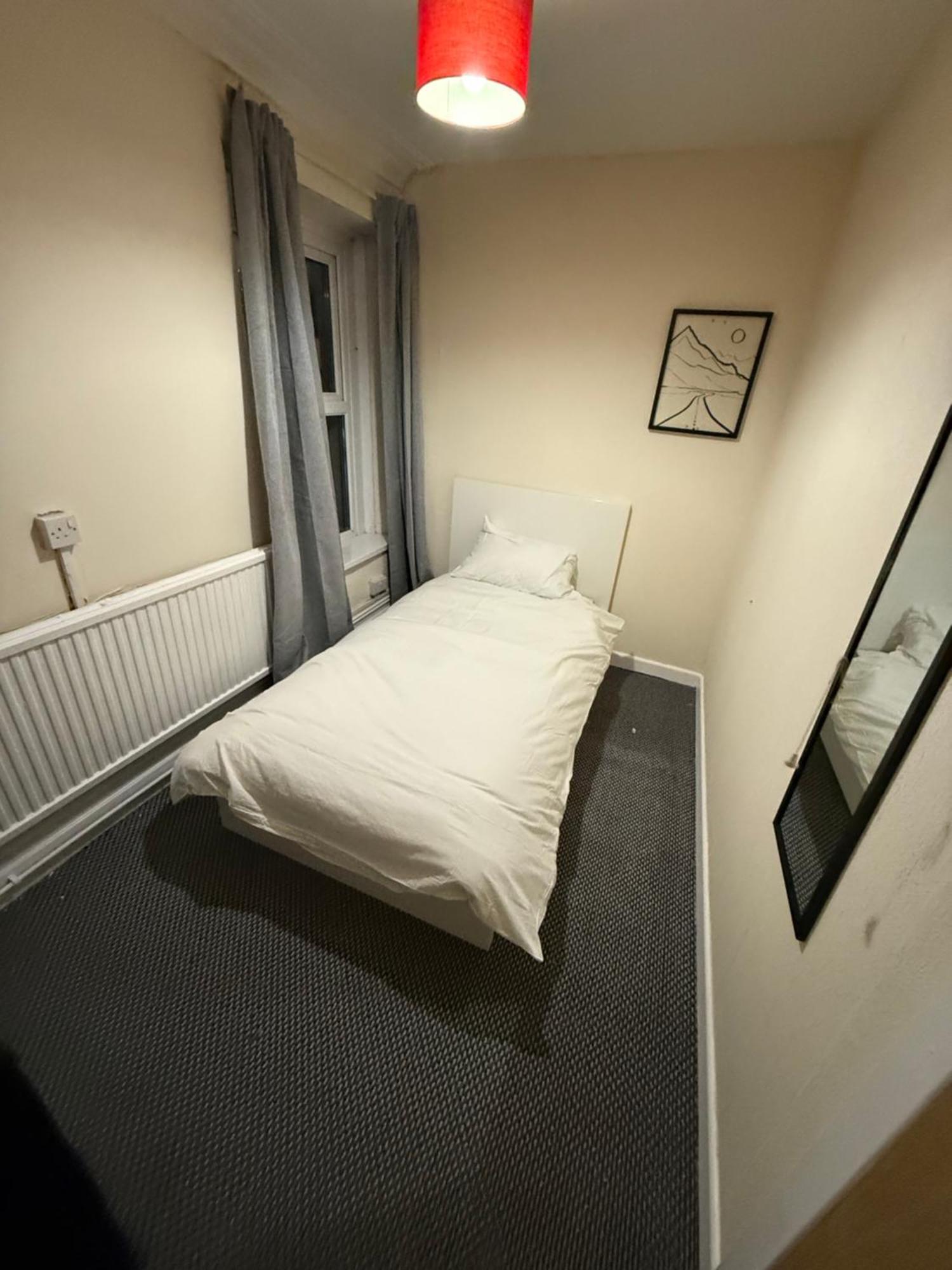 The Phoenix Inn Newport  Dış mekan fotoğraf