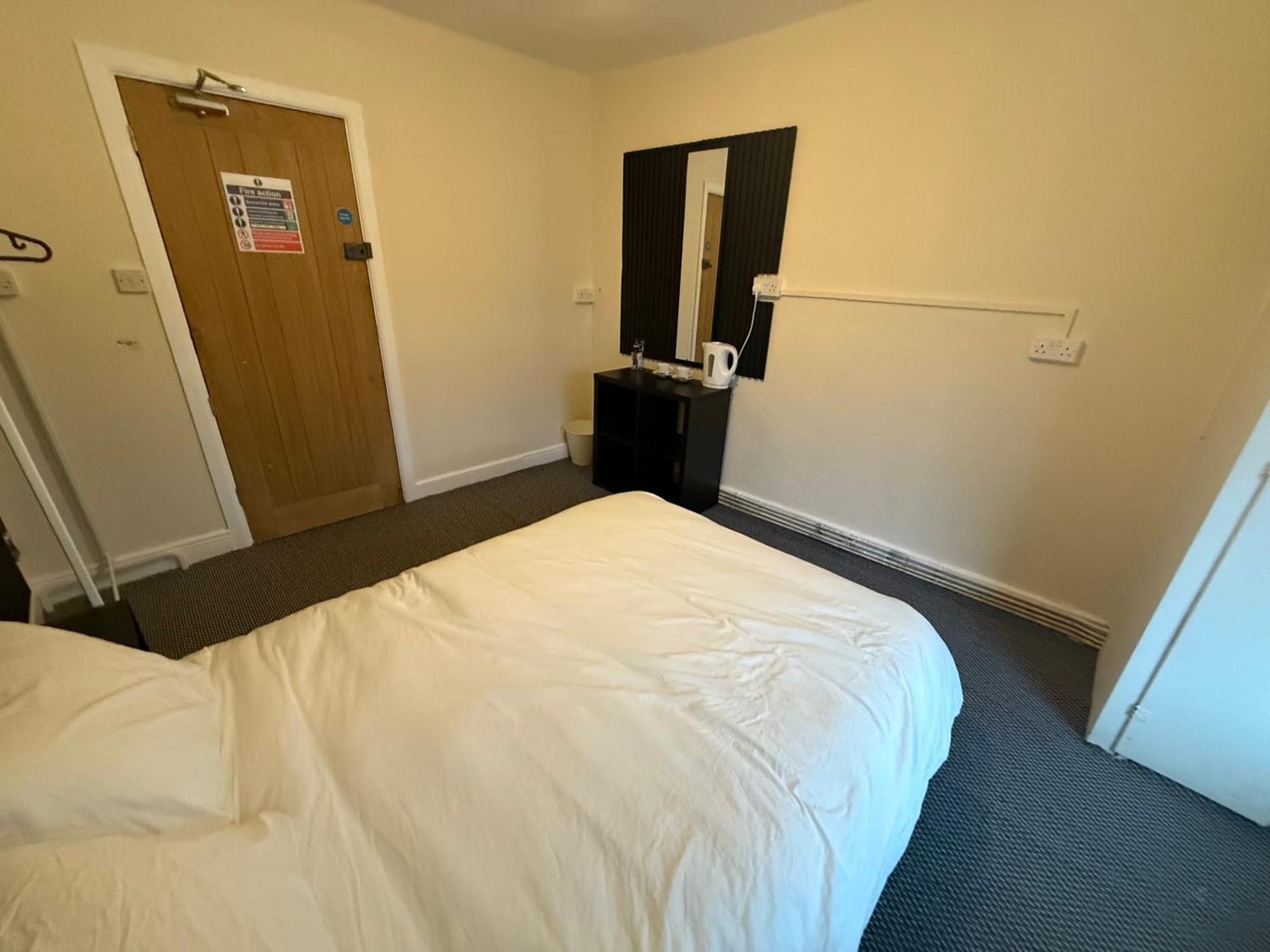 The Phoenix Inn Newport  Dış mekan fotoğraf